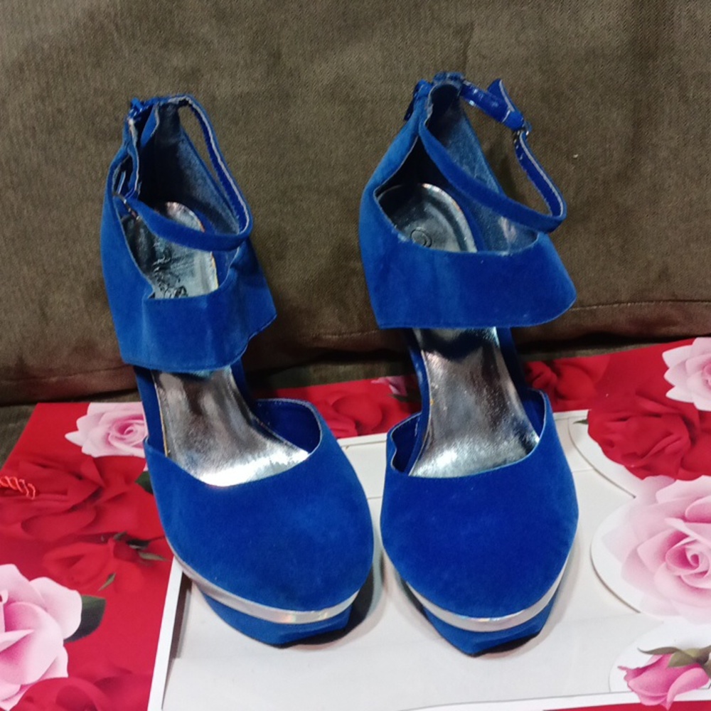 Wild Rose blue and silver ankle strap platform stilleto 5.5" heels size 10